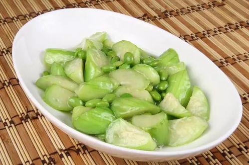 玉竹吃瓜,吃瓜也健康